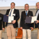 Plakette für besondere Verdienste an Wolfgang (r) und Florian Berndt (2.v.l.) mit Siegfried Kaidel (2.v.r.) und Reinhart Grahn (l). Foto: DRV/D. Seyb